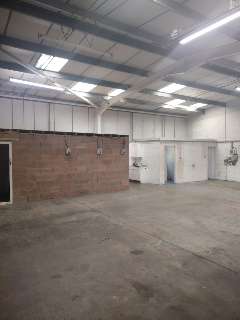 Spacious Warehouse Unit to let in Aberbargoed in Bargoed, Caerphilly