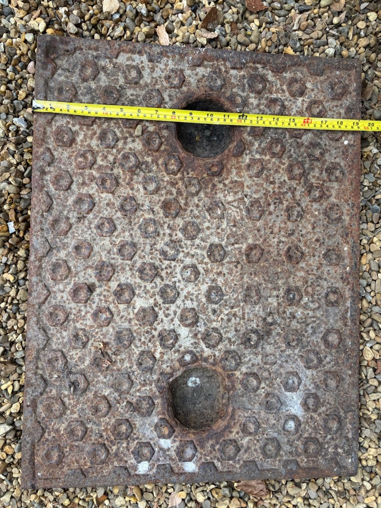 Manhole cover/inspection chamber
