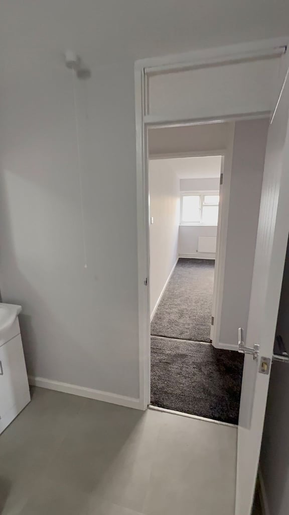 2 bedroom flat 