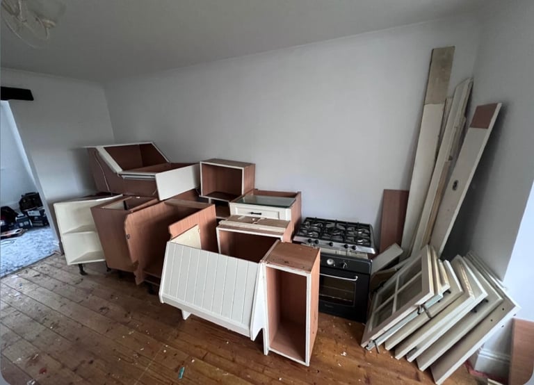 Used Complete Kitchen - Dismantled And Ready To Collect