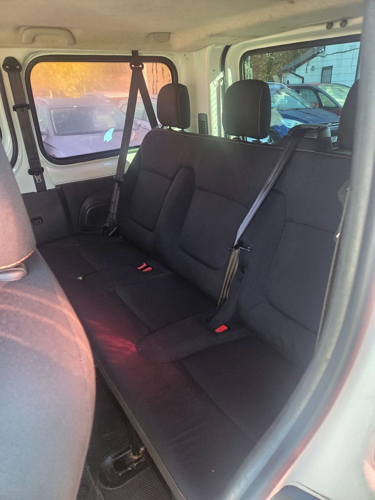 2017 Renault Trafic 1.6 dCi ENERGY 29 Business LWB Euro 6 (s/s) 5dr (9 Seat) MPV Diesel Manual