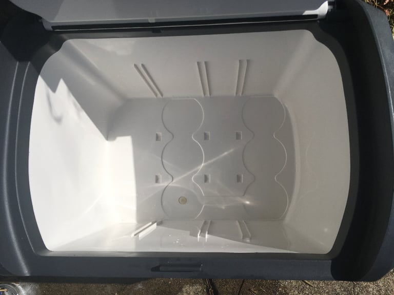 Halfords 40 Litre Mains and Dual Voltage Electric Coolbox