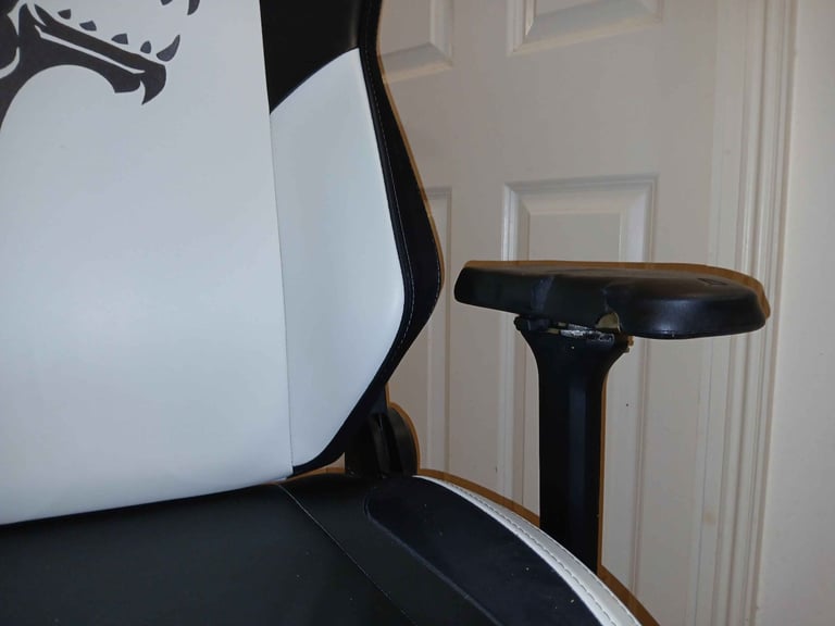 Secretlab XL gaming Chair - Fair condition. Pickup only. 