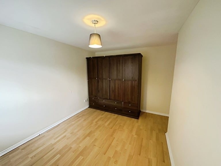 2 bedroom flat in Two-Bedroom Flat, IG11