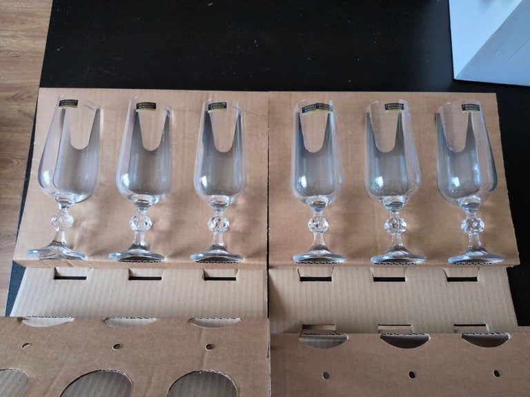 Set of 6 lead-free crystal champagne glasses