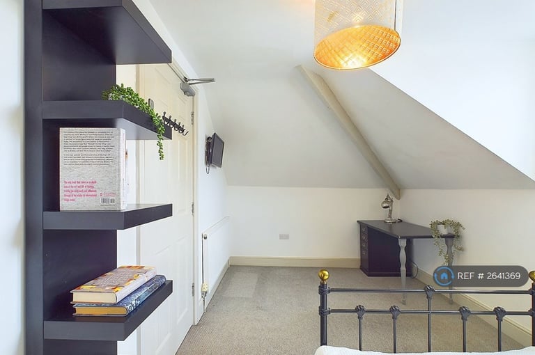 1 bedroom in Deanery Road, Kingswood, Bristol, BS15 (#2641369)