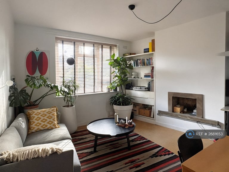 1 bedroom flat in Crawshay House, London, N16 (1 bed) (#2681653)