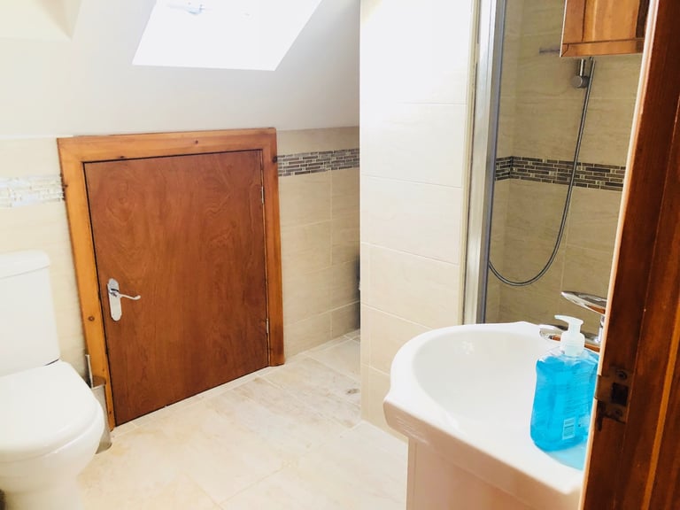 Loft Studio for couple in Chingford £1150 INC BILLS