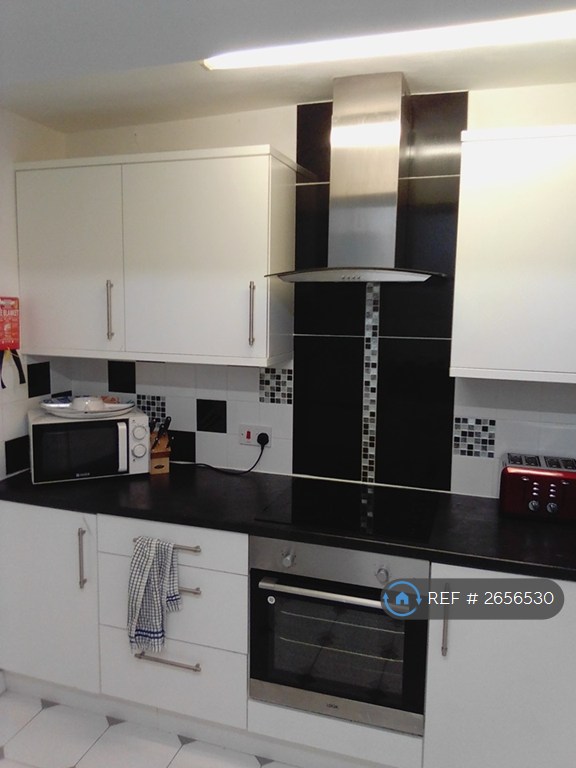 3 bedroom flat in Roseangle, Dundee, DD1 (3 bed) (#2656530)