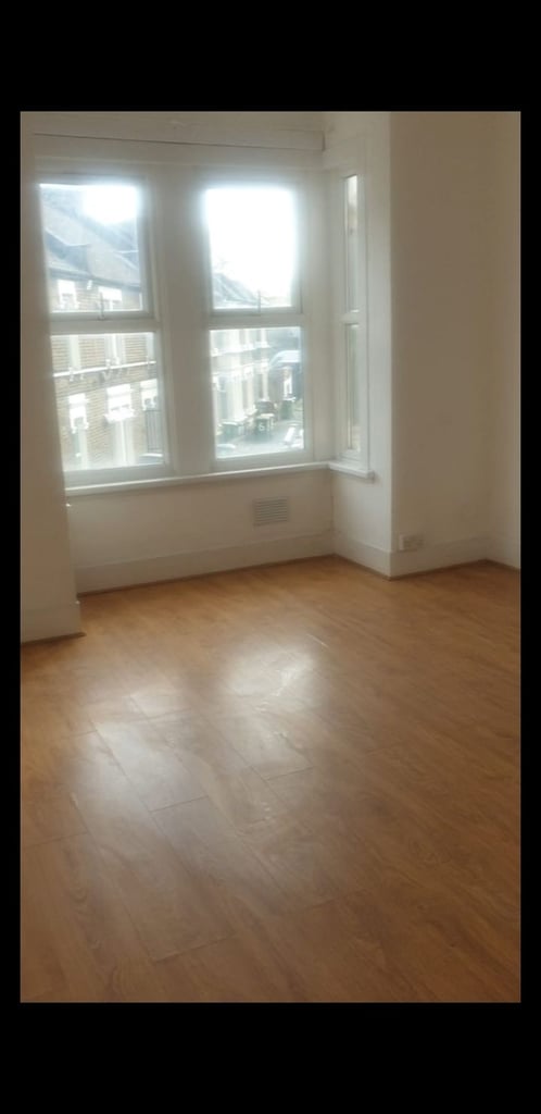 3 bedroom house with garden & driveway in Dagenham RM10 9YN