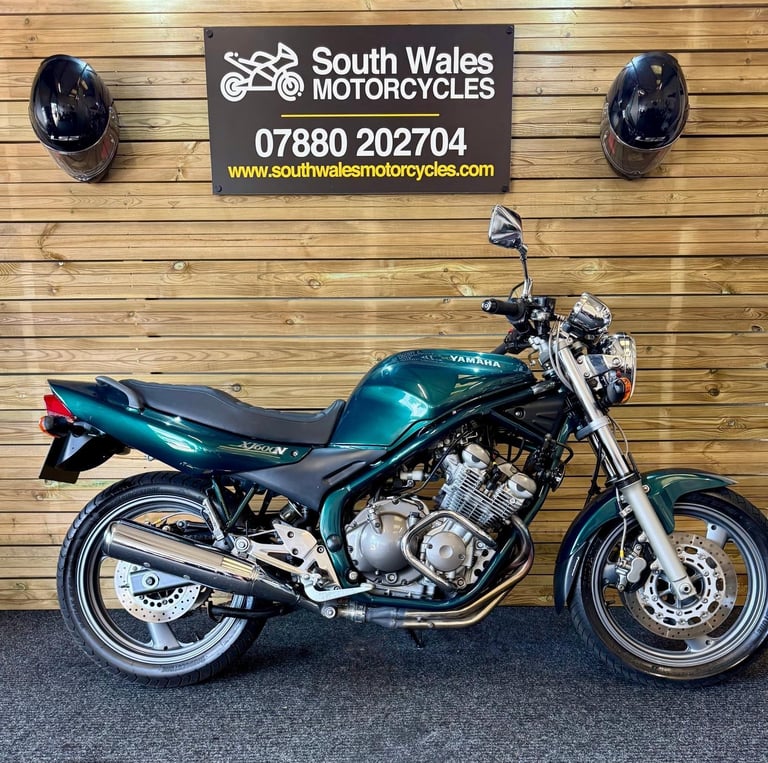 Yamaha XJ600 (naked Diversion) / Y Reg 2001 / ONLY 5449 MILES!