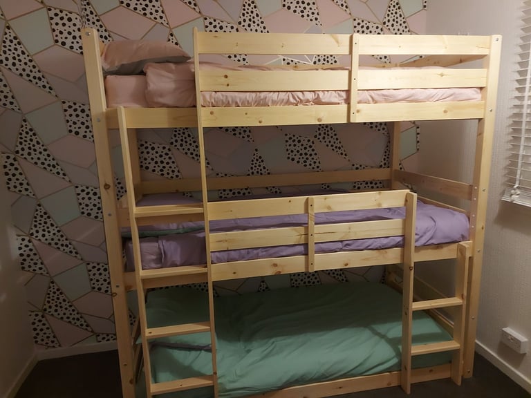 Triple bunkbed