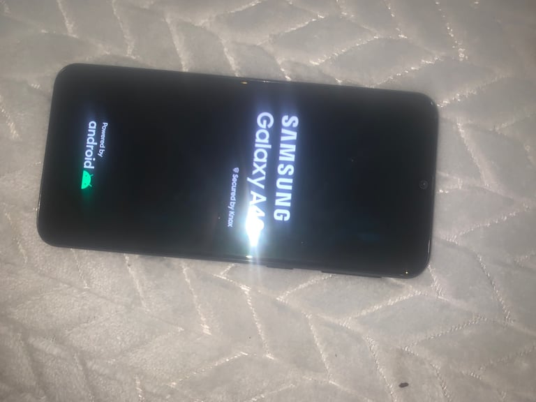 Samsung a40 68GB Grade A