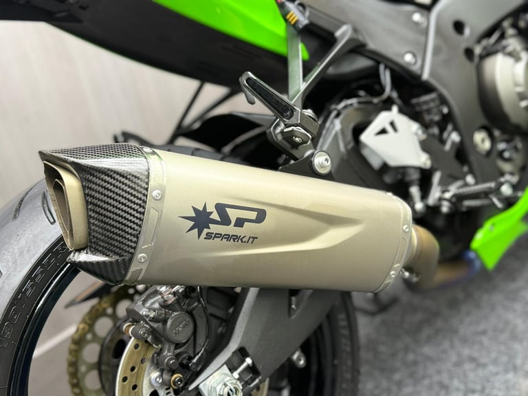 2016 16 Kawasaki Ninja ZX10R 1000 SGFA KRT Edition - SPARK EXHAUST - LOW MILES