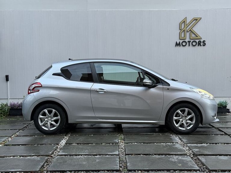 2015 Peugeot 208 1.2 VTi Style 3dr HATCHBACK PETROL Manual