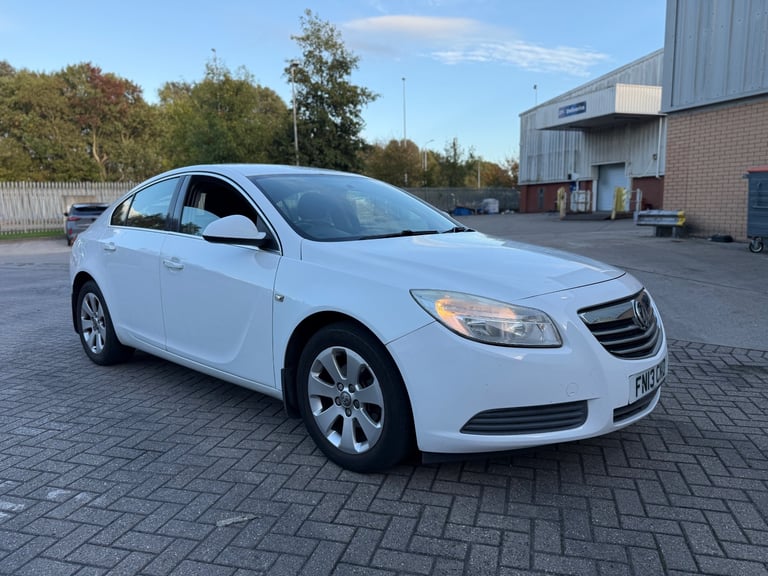 Vauxhall, INSIGNIA, Hatchback, 2013, Manual, 1956 (cc), 5 doors