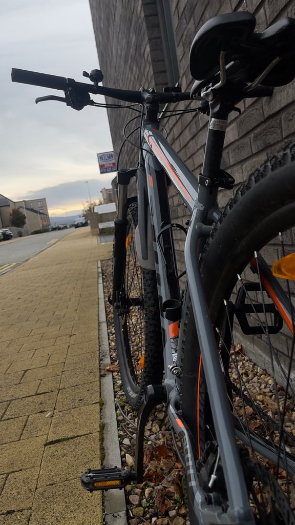 Scott Aspect Mountain Bike – 29” Wheels – Medium Frame