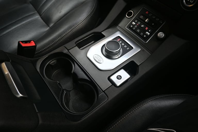 2016 Land Rover Discovery 4 3.0 SD V6 SE Auto 4WD 5dr PANEL VAN Diesel Automatic