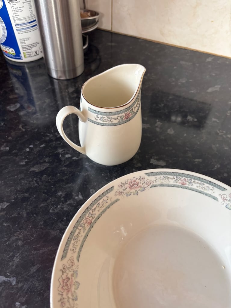 Dinner sets and tea set