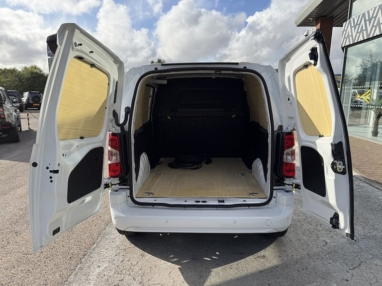 2024 Citroen Berlingo 136ps Driver 52kWh with Air Con, Sat Nav, Rev Cam &amp; Cruise Control Pane...
