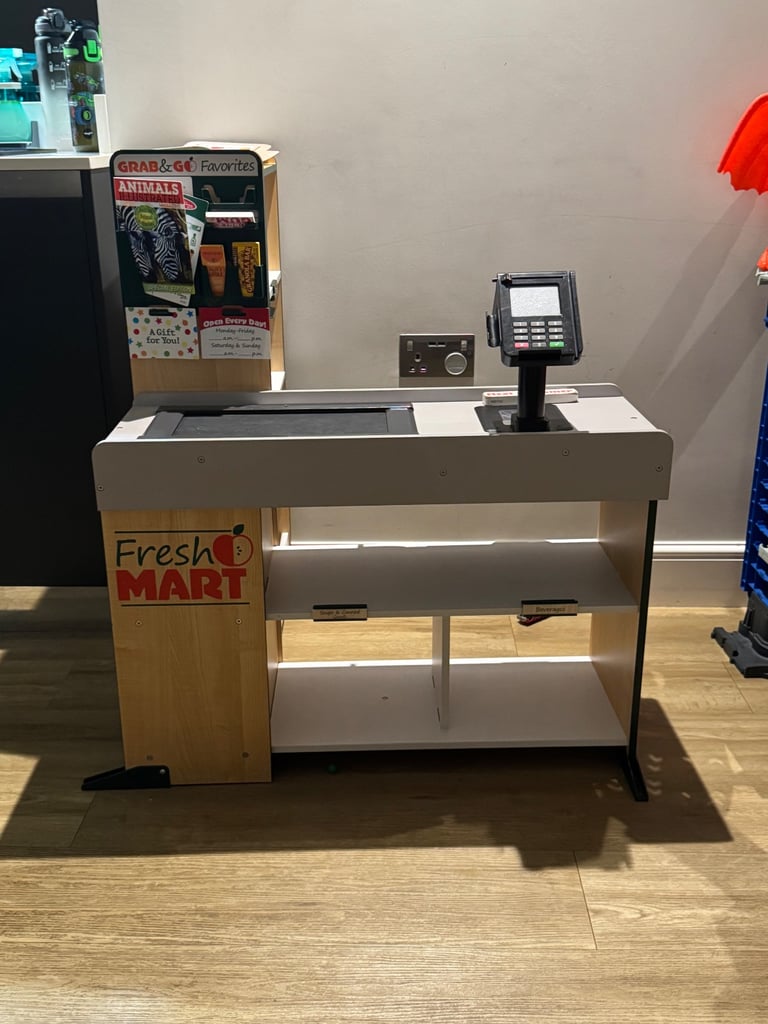 image for Melissa & Doug Fresh Mart Grocery Store / Checkout Counter