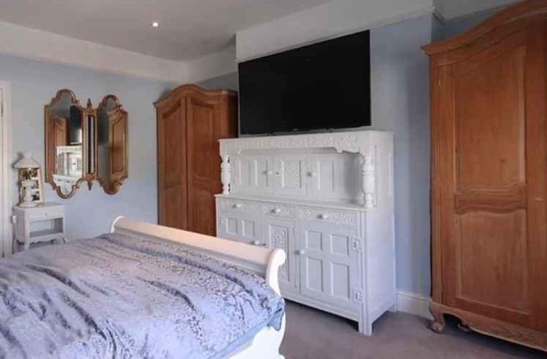 Oak Wardrobes 