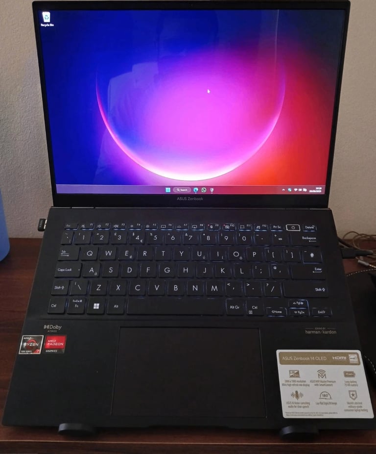 ASUS Zenbook 14 OLED Laptop - 14" 2.8K 90Hz AMD Ryzen R7-7730U 16GB RAM 512SSD