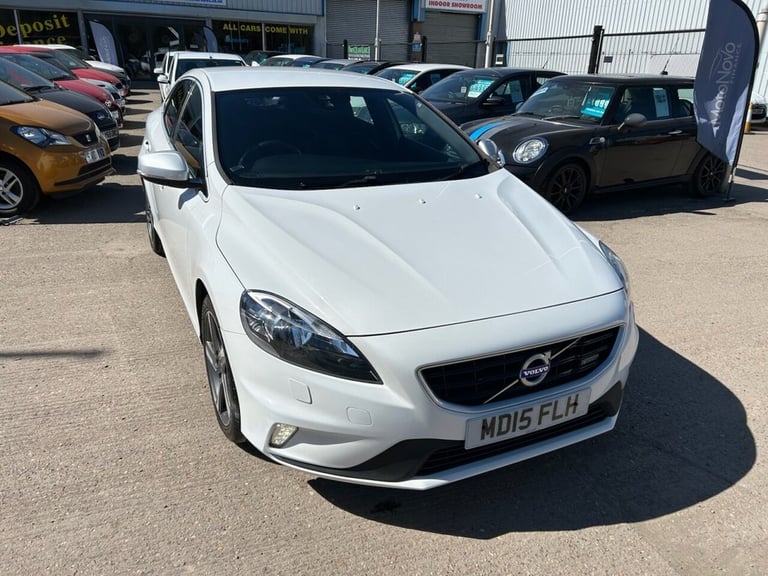 image for 2015 Volvo V40 1.6 T2 R-Design Hatchback 5dr Petrol Manual Euro 5 (s/s) (120 ps) Hatchback Petrol...
