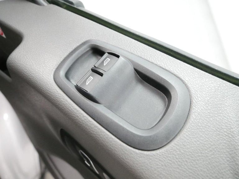 71 FORD TRANSIT 350 2.0 EBL 130 BHP L2 MEDIUM LEADER 6DR AUTOMATIC ( AIR CON )