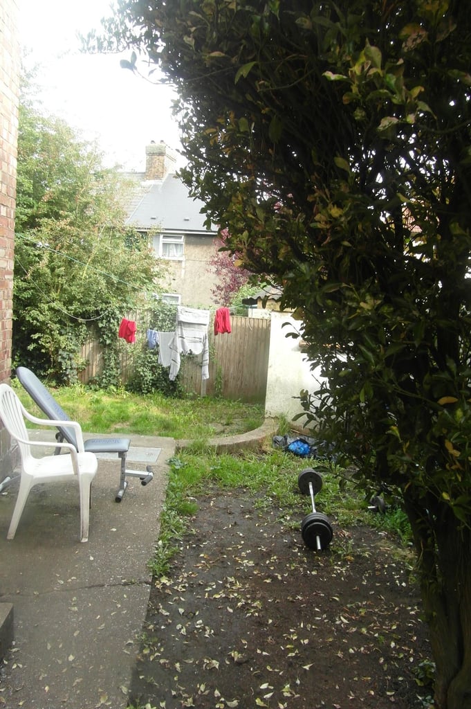 Nice Double Room For 1 Person/ Bills Included, East Acton - Zone 2