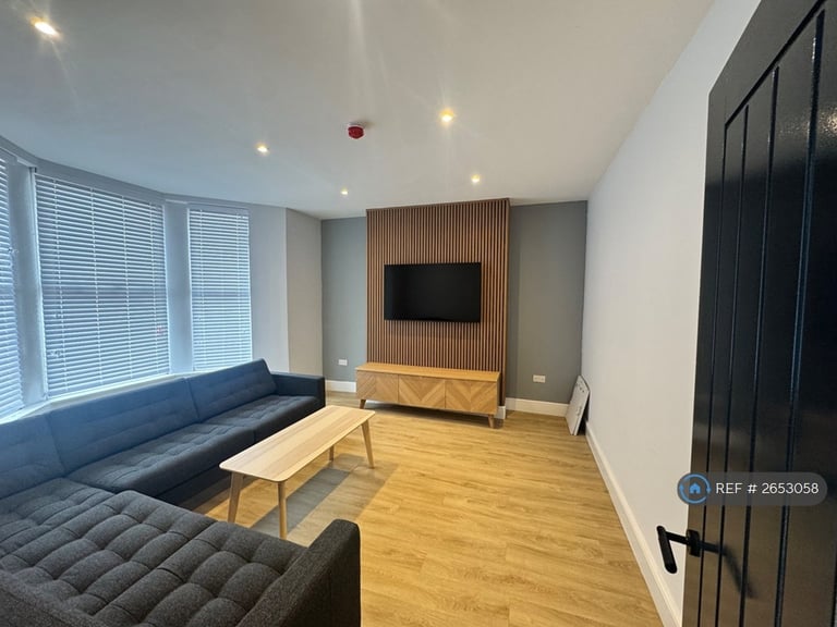 6 bedroom house in Gresford Avenue, Liverpool, L17 (6 bed) (#2653058)