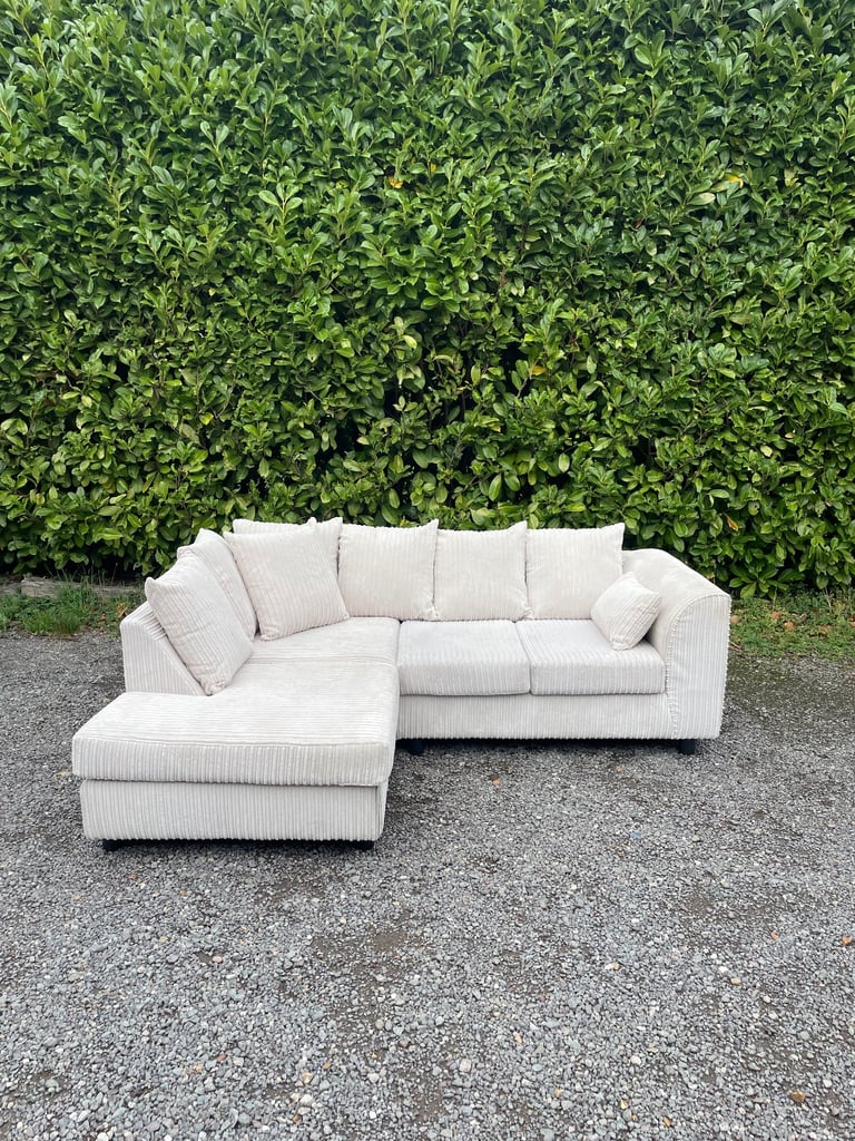 FREE DELIVERY 🥰🚚🥰 BEIGE FABRIC CORNER SOFA GOOD CONDITION 