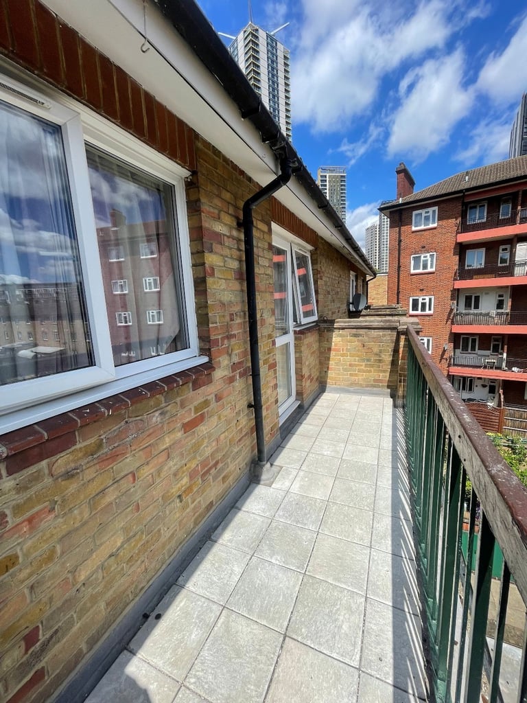 1 Good Size Bedroom flat  ( 2nd Floor) located in Elephant and Castle, London, SE17
