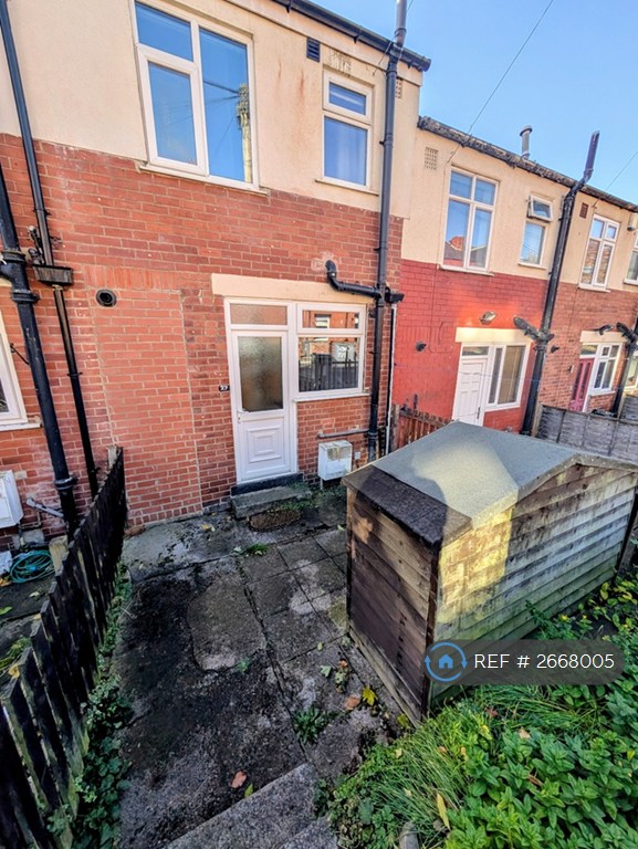 2 bedroom house in Manor Avenue, Leeds, LS6 (2 bed) (#2668005)