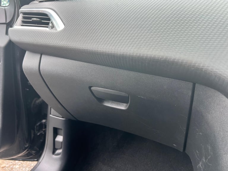 PEUGEOT 2008 1.2 PureTech Active 2015