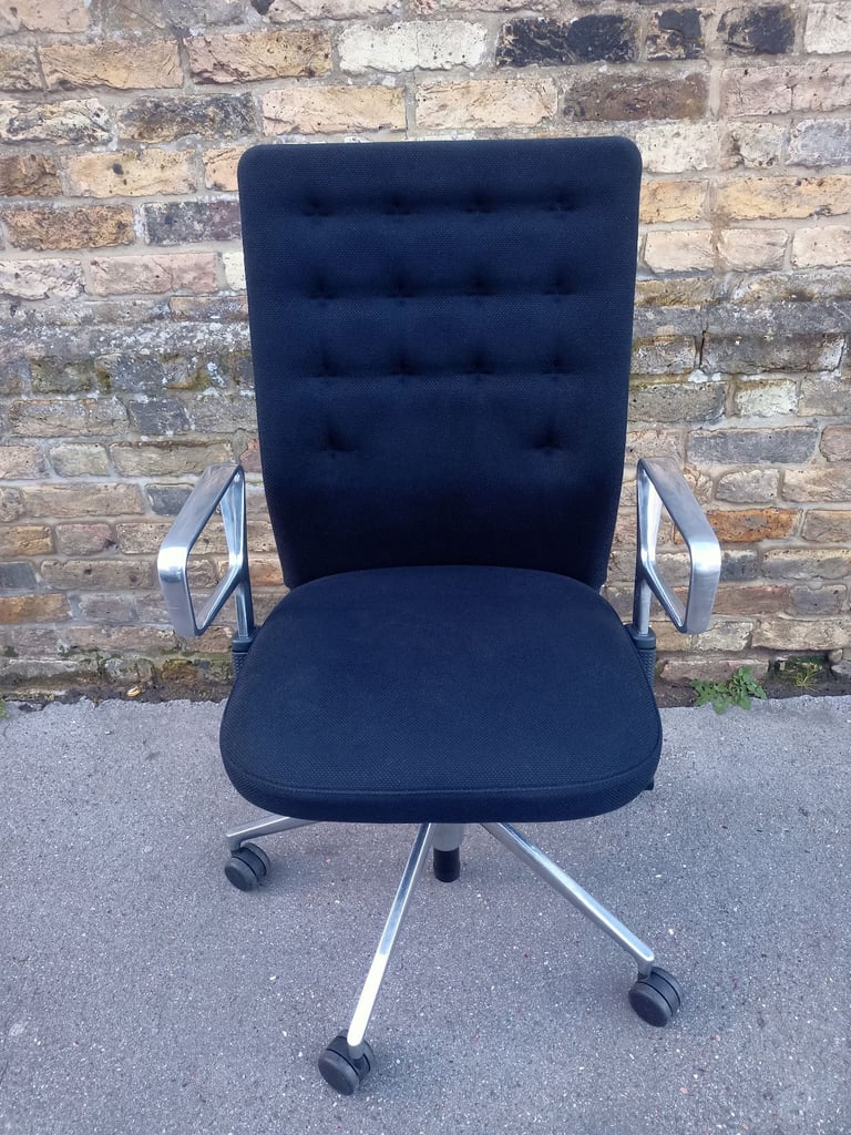 Fully functional as new Vitra  office / desk chair