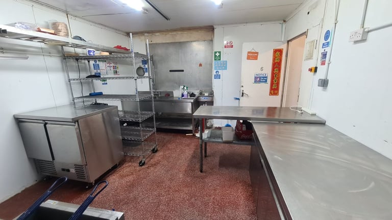 Dark kitchen available now, all bills included, 24/7 access