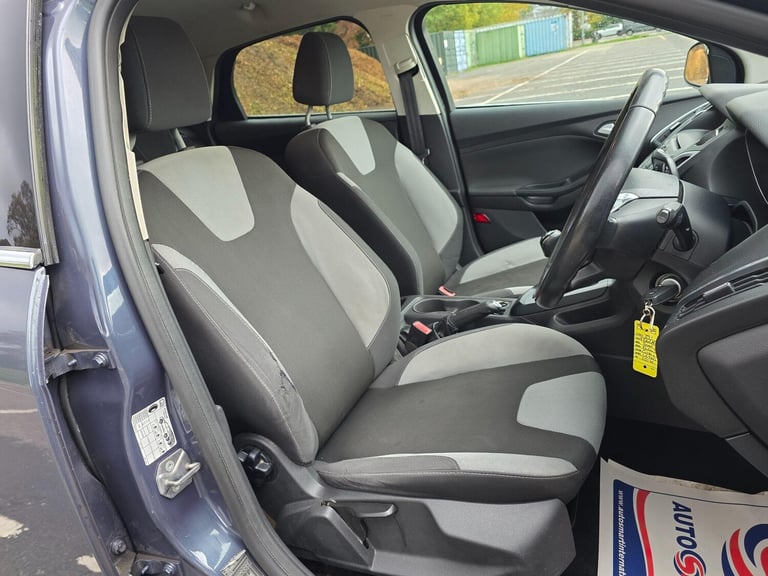 2013 Ford Focus 1.6 TDCi Zetec Euro 5 (s/s) 5dr Hatchback Diesel Manual