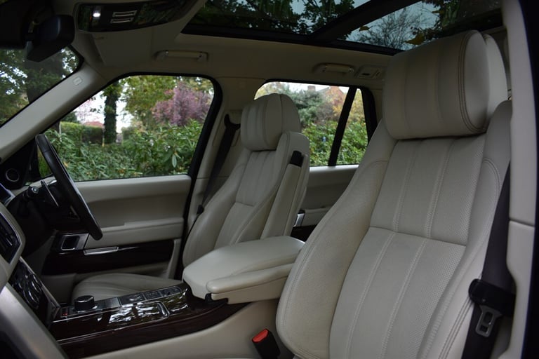 2014 Land Rover Range Rover V8 AUTOBIOGRAPHY+11 Services carried out! Estate Petrol Automatic