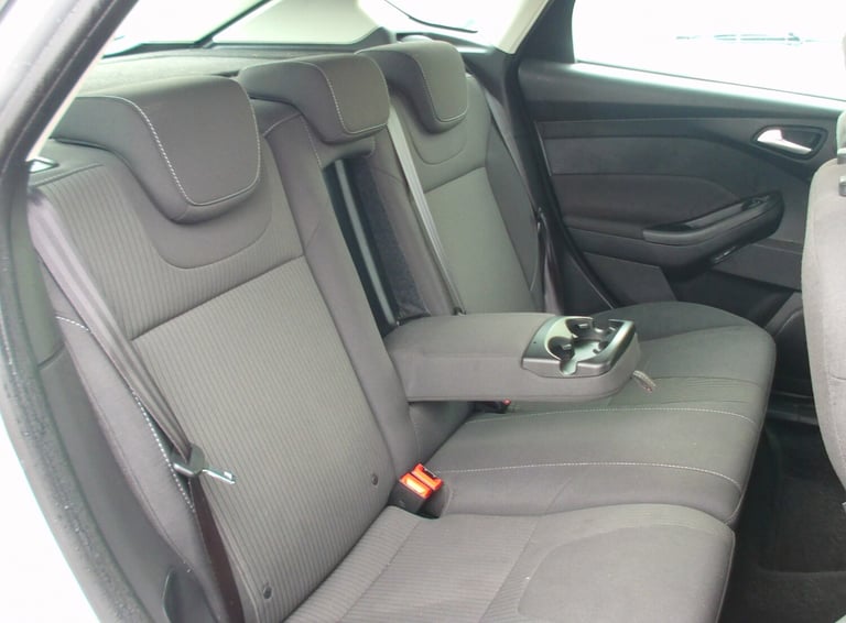 2014 Ford Focus Automatic 1.6 Titanium Navigator Hatchback 5dr Petrol Powershift