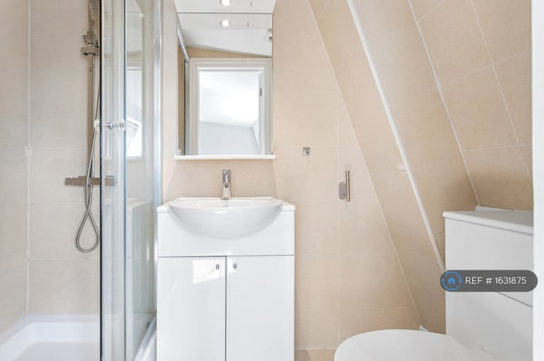 2 bedroom flat in Hazeltree Lodge, London, N13 (2 bed) (#1631875)