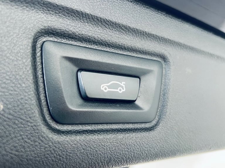 2021 BMW 3 Series 2.0 330e 12kWh M Sport Pro Edition Touring 5dr Petrol Plug-in Hybrid Auto E Est...