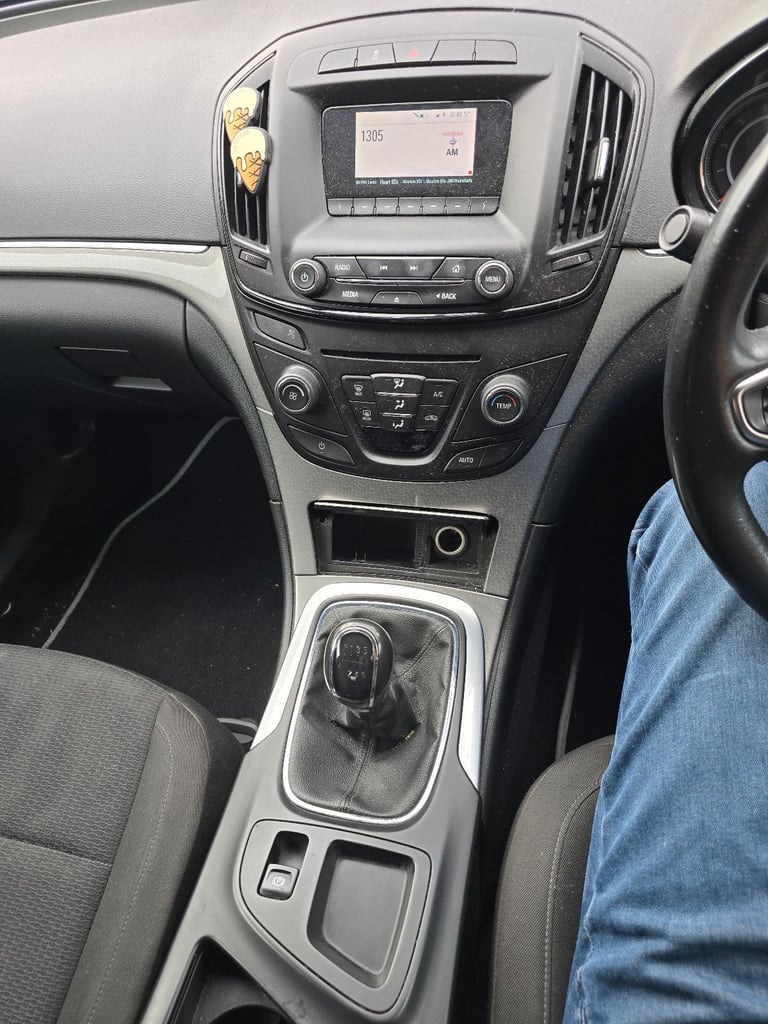 Spares or repairs 2014 insignia saloon 2.0cdti