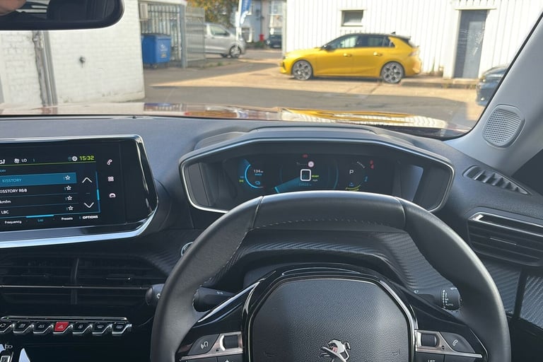  Peugeot E 2008 50kwh Allure Premium Suv 5dr Electric Auto 7kw Charger 136 Ps