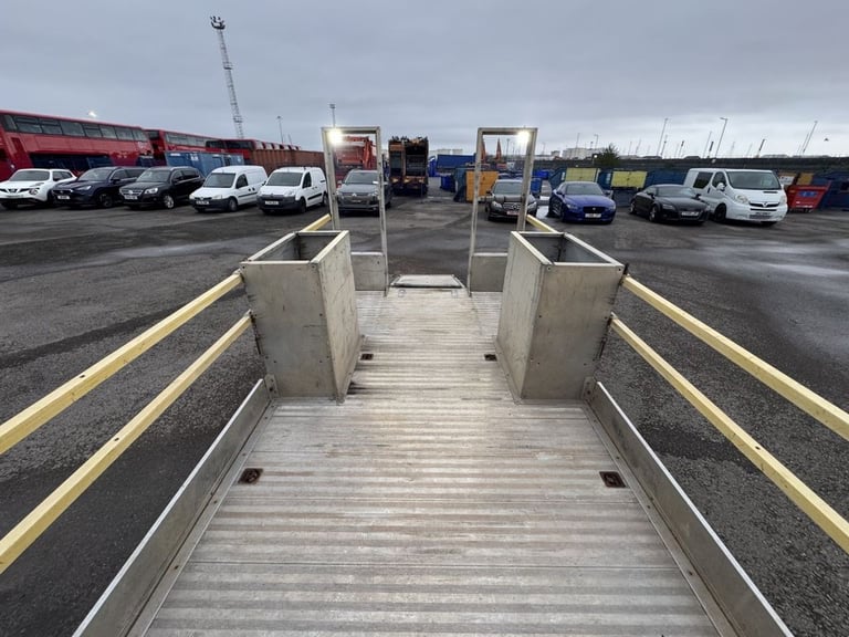 2021 Peugeot Boxer BLUEHDI 335 LOW LOADER / DROPSIDE / DROP &amp; GO / SPECIALIST VEHICLE - DIESE...