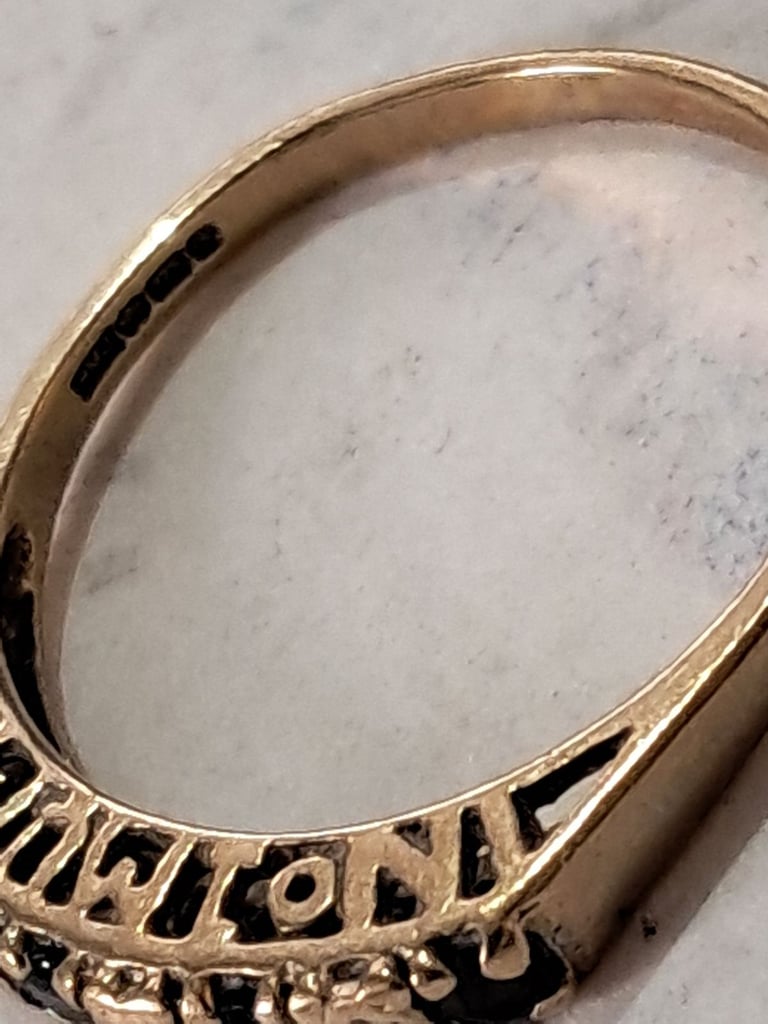 9ct gold sapphire and diamond ring 