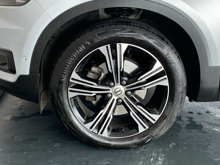 2020 Volvo XC40 2.0 B4P Inscription Pro 5dr Auto Crossover/SUV PETROL Automatic