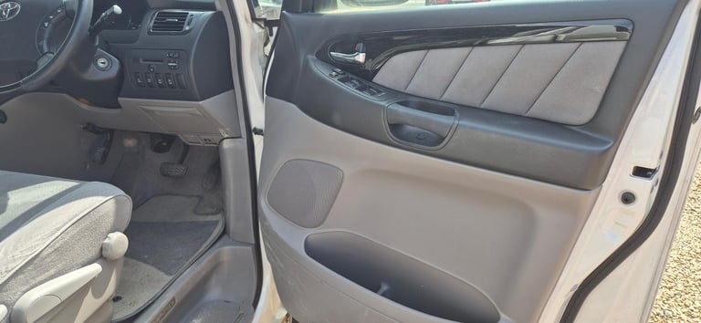TOYOTA ALPHARD 2 BERTH CAMPERVAN WITH REAR CONVERSION AND FRIDGE