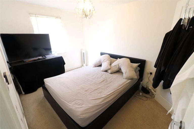 🌟Light-Filled Double Room in Friendly Professional House Share🤎E13!