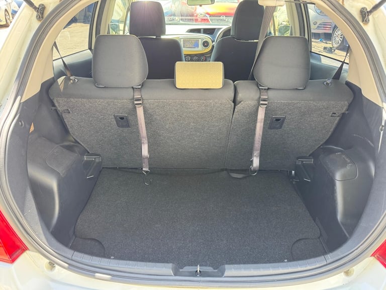 2012 Toyota Vitz YARIS 1.3 5DR AUTO Hatchback Petrol Automatic